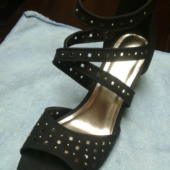 Sandals - Picture 2 of 4